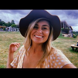 Meet your Posher, Casey